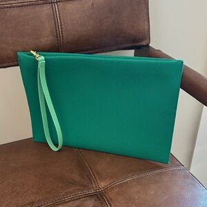 Like New Rothy’s Wristlet in Jade Green